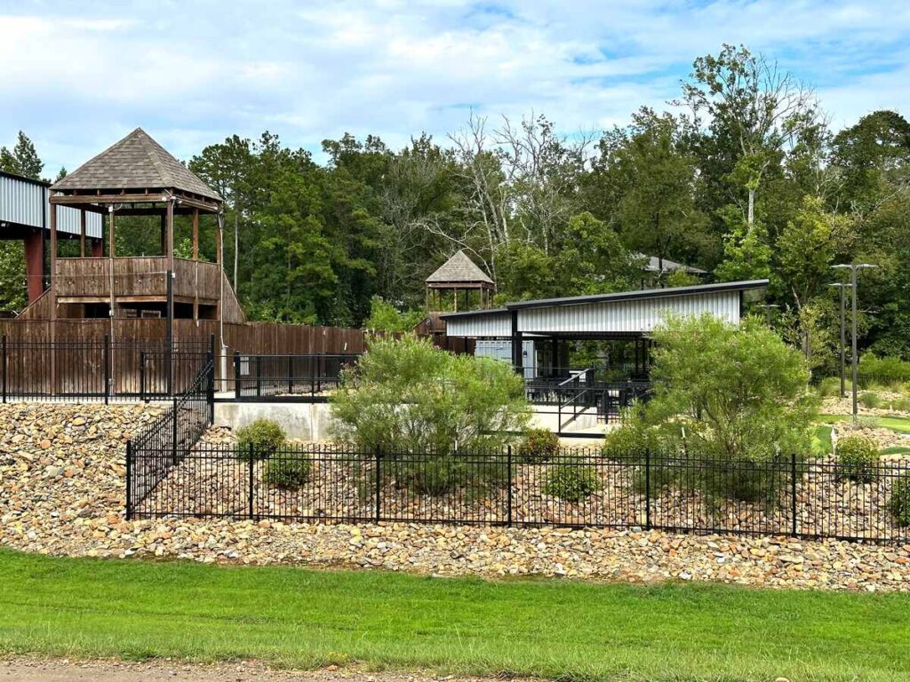 The Hochatown Maze on the left and Chili Dippers Golf Club mini golf on the right.
